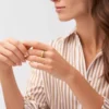 Archival Glitz Goldfarbener Edelstahl-Bandring Archival Glitz Goldfarbener Edelstahl-Bandring