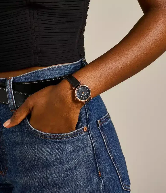 Carlie Mini Dreizeigeruhr aus schwarzem Leder