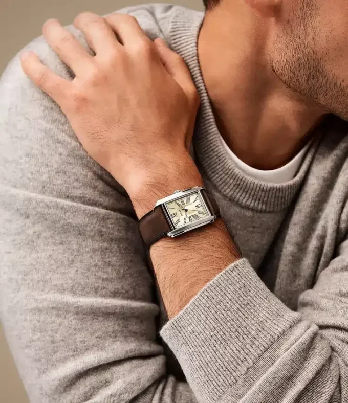 Carraway Dreizeigeruhr mit braunem Lederarmband Carraway Dreizeigeruhr mit braunem Lederarmband