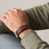 Everett Armband mit brauner Lederriemen und Ziernaht Everett Armband mit brauner Lederriemen und Ziernaht