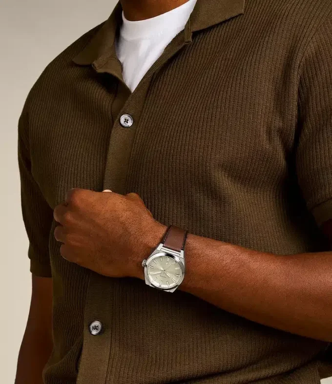 Everett Dreizeigeruhr mit Datum, braunes Lederarmband
