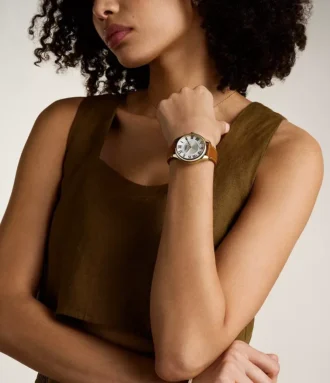 Gilmore Dreizeigeruhr mit Datumsanzeige und mittelbraunem Lederarmband