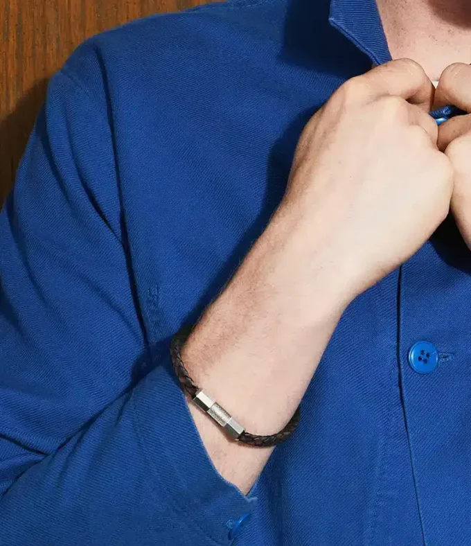 Maschinell geriffeltes Leder und Edelstahl-Armband