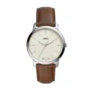 Minimalistische Dreizeigeruhr mit braunem Lederarmband