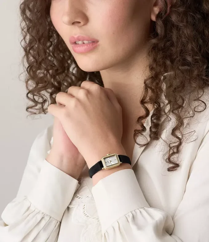 Raquel Mini Zwei-Zeiger-Uhr aus schwarzem Samt