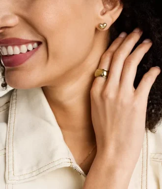 Sadie All My Love Goldfarbene Ohrstecker aus Edelstahl mit Herz
