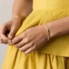 Sutton Love-All Goldfarbenes Messing-Tennisarmband mit Herzgliedern